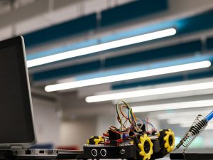 Image de la campagne Comme chez toi représentant le programme Électronique programmable.