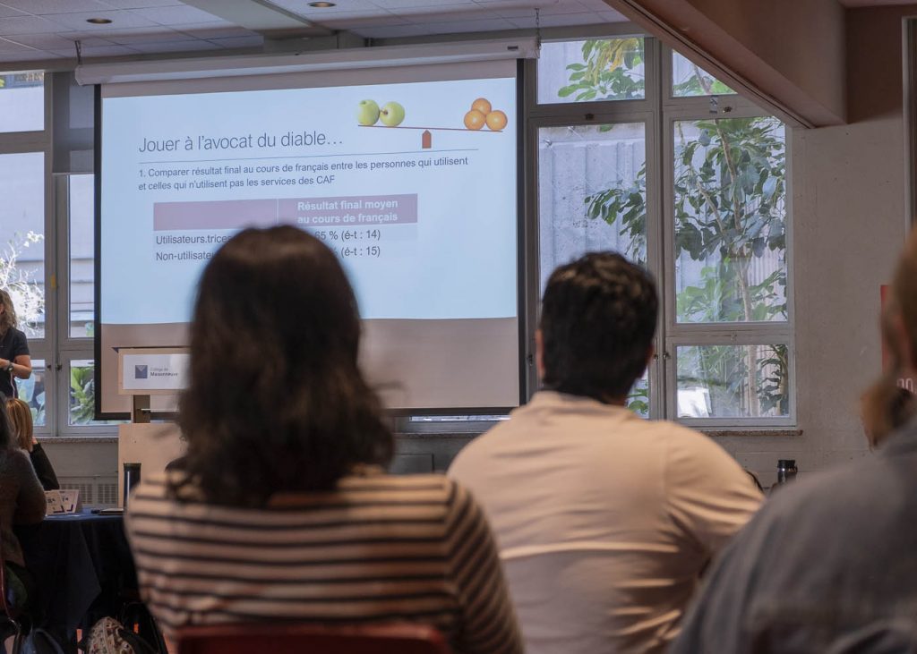 Vivoir rempli des participantes et participants à l'Intercaf 2024.