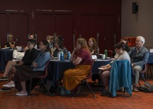 Vivoir rempli des participantes et participants à l'Intercaf 2024.