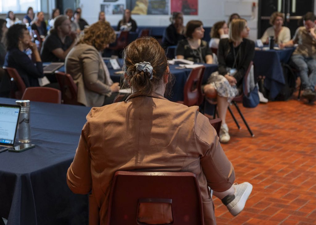 Vivoir rempli des participantes et participants à l'Intercaf 2024.