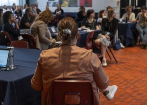 Vivoir rempli des participantes et participants à l'Intercaf 2024.