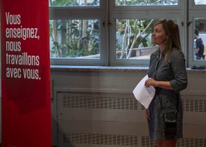 L'une des responsable de l'Intercaf qui écoute sa collègue.