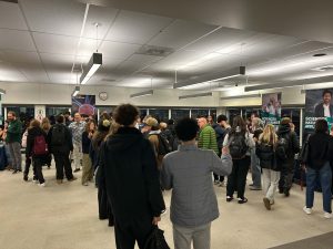 Photo prise des visiteurs lors de la soirée Portes ouvertes du Collège de Maisonneuve.