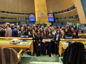 Les 20 étudiantes et étudiants en Sciences humaines et en Double DEC qui ont pris part à la grande Simulation de l'ONU à New York.