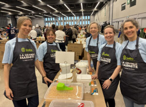 Less membres du département des Techniques de diététique et de nutrition lors du défi culinaire La Grande Marmite, un événement annuel organisé par La Tablée des Chefs qui vise la mobilisation de la lutte contre l’insécurité alimentaire.